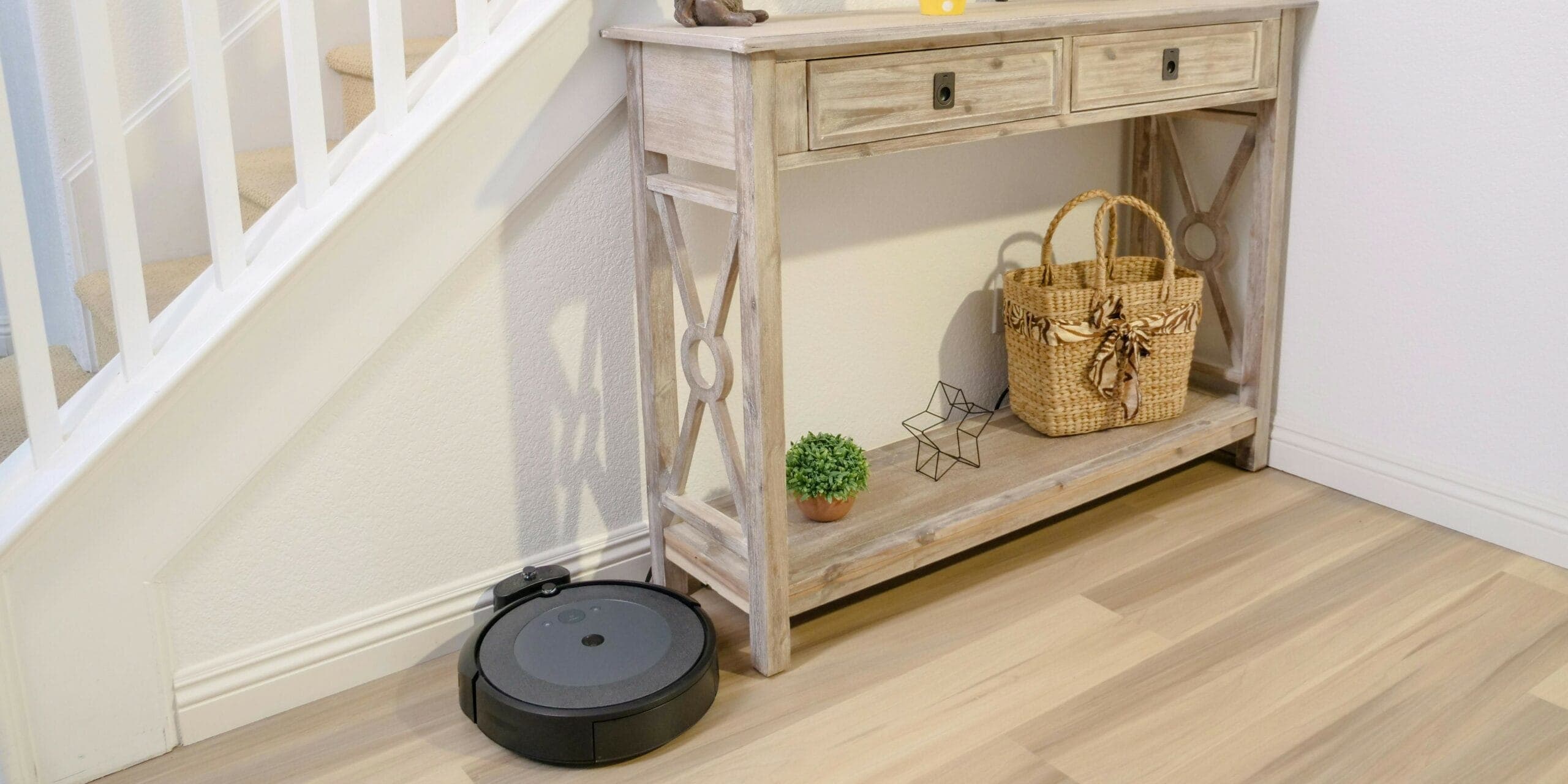Робот-пилосос - у коридорі