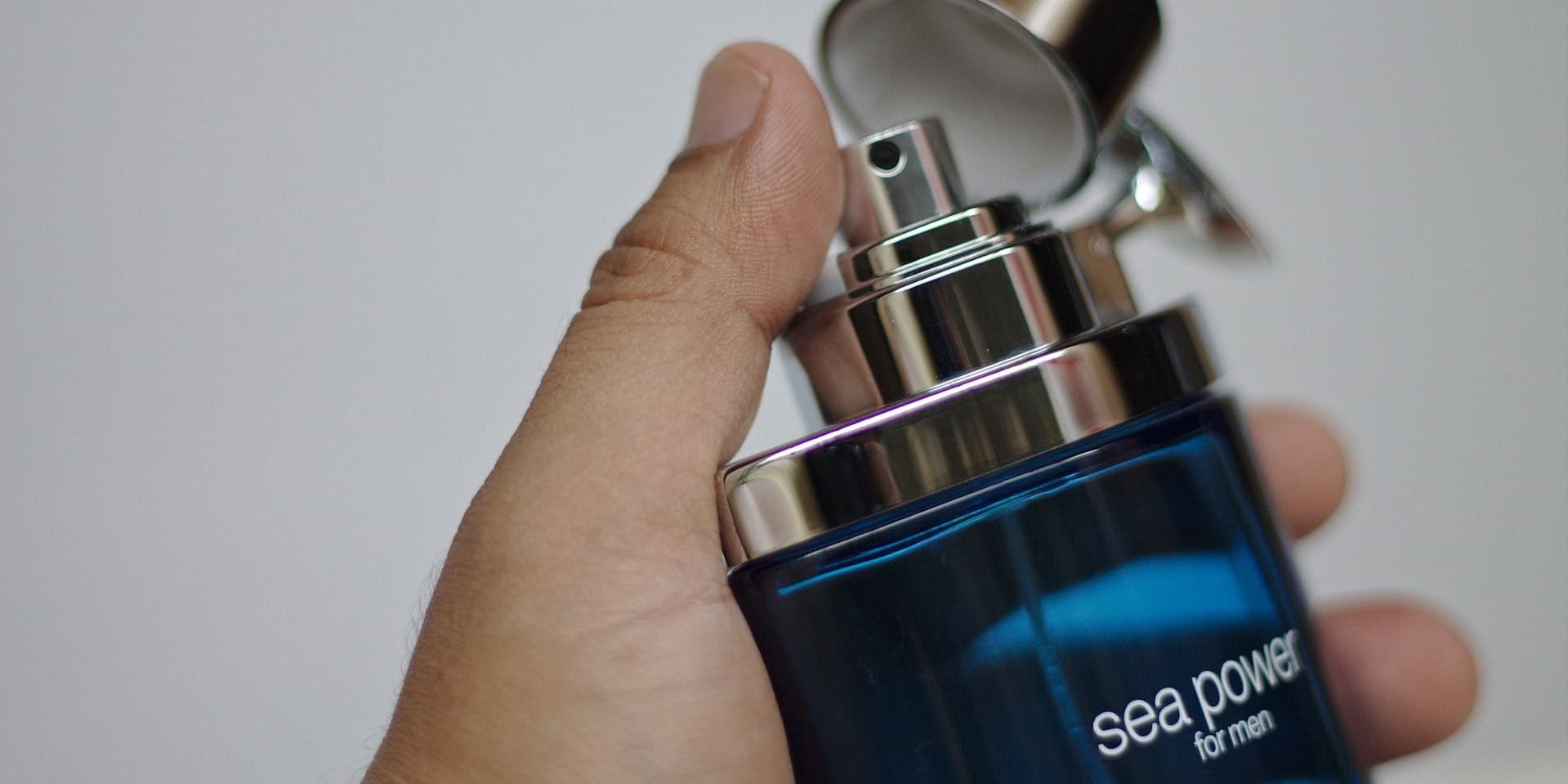 Чоловічі парфуми - аромат в руці
