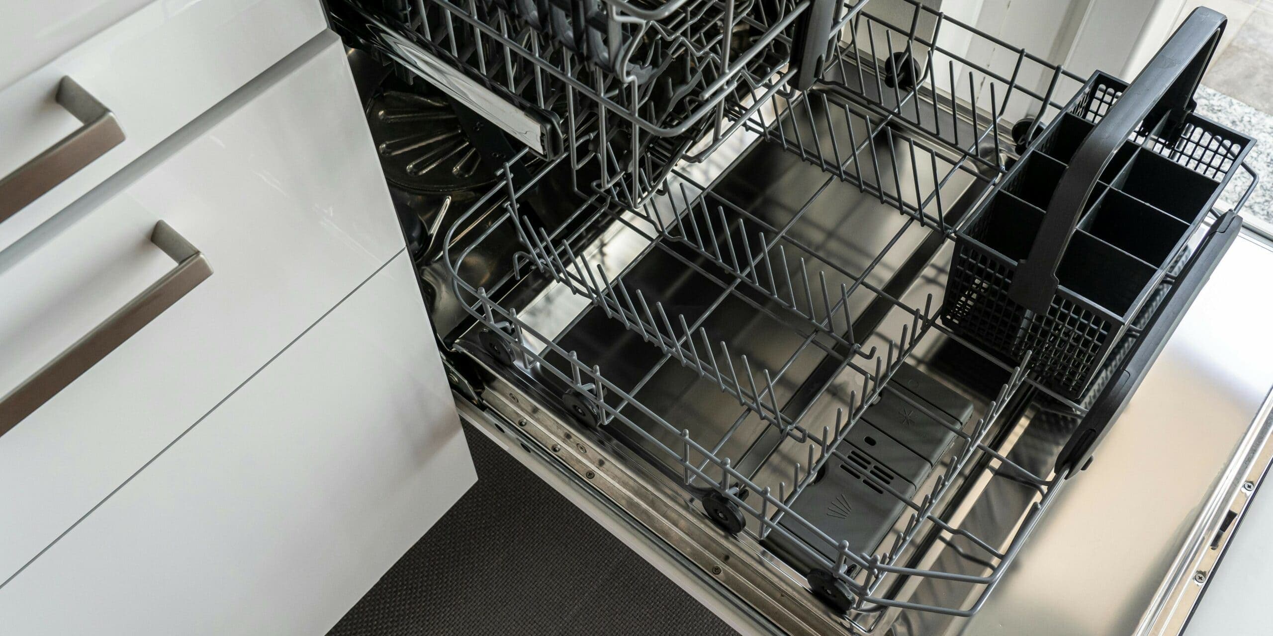 Посудомийна машина - відкрита посудомийна машина