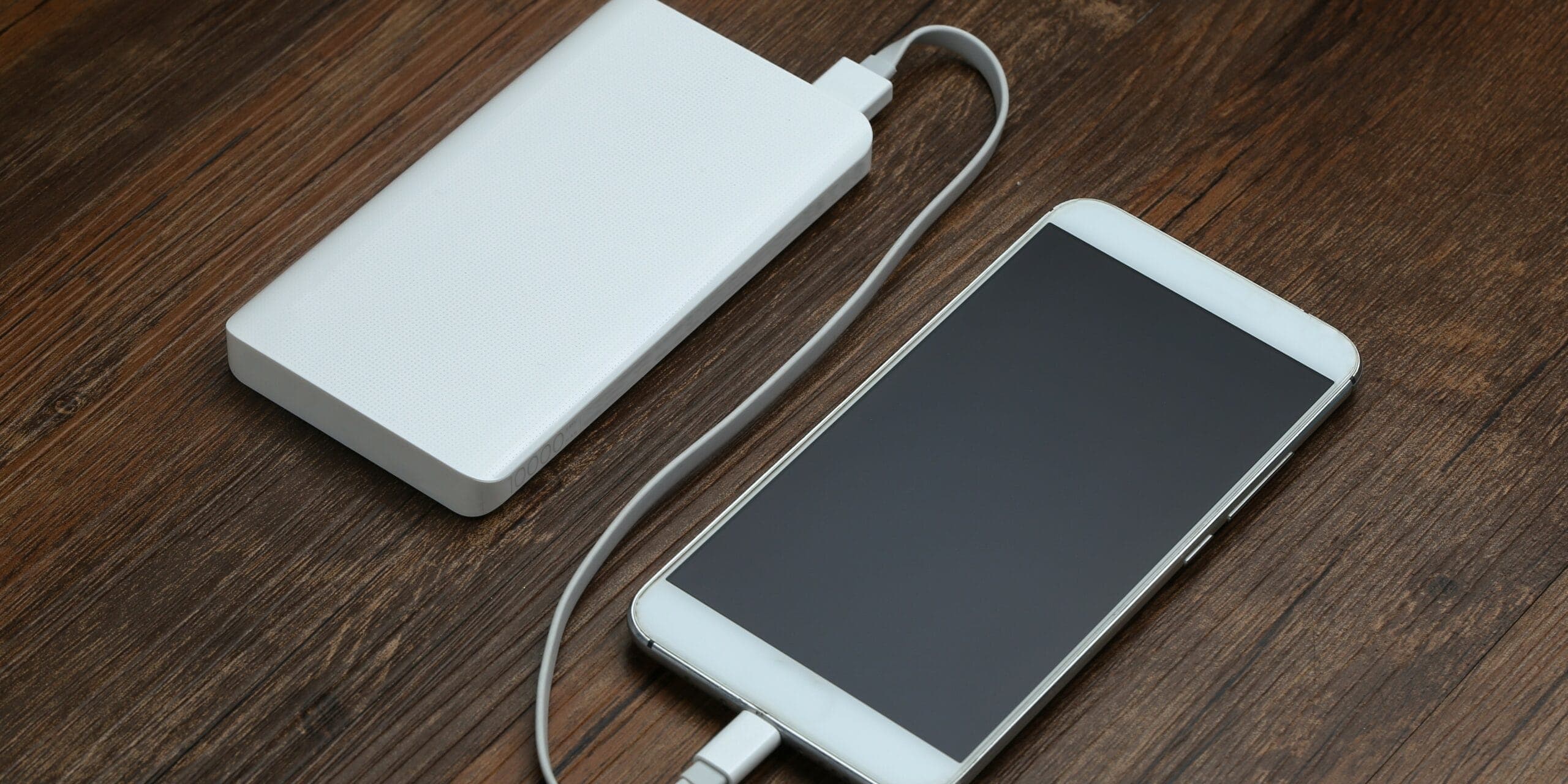 Павербанк - зарядка мобільного телефону